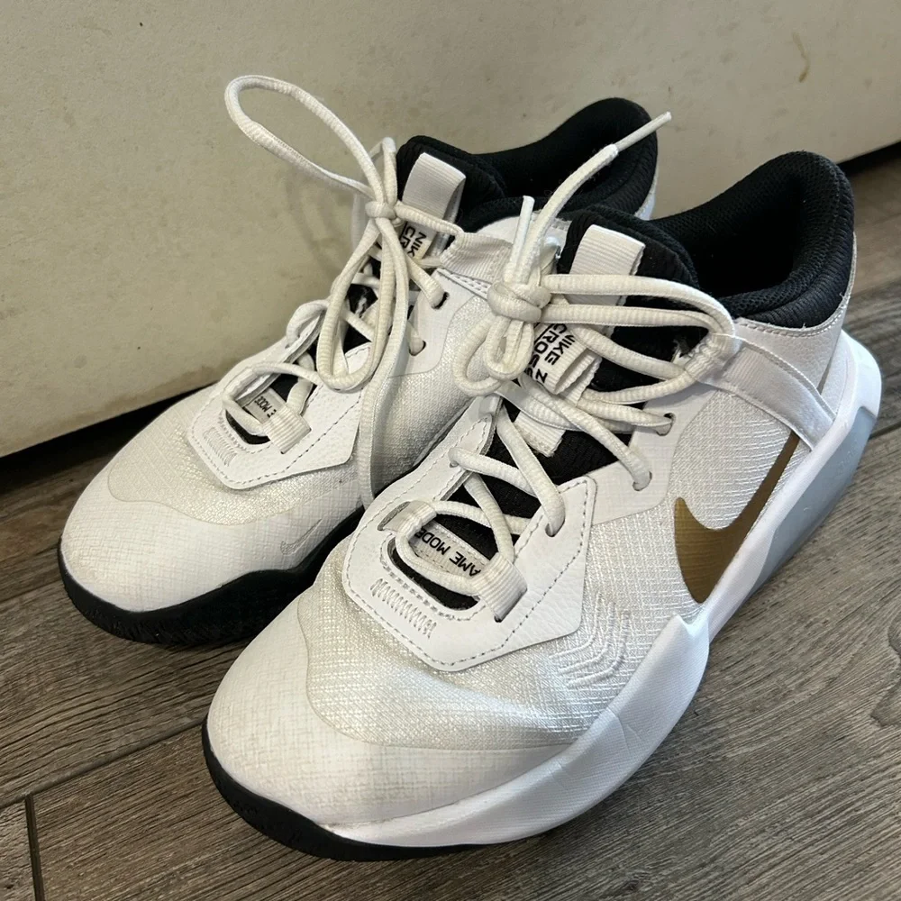 Nike Boys Air Zoom Crossover DC5216-100 White gold Basketball Sneakers Sz 6Y